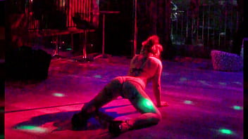 Manic Moxxi Shows You Her Pole Dancing thumbnail