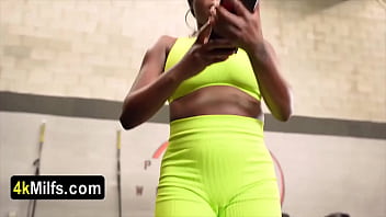 Black goddess naomi fox gets her quickie fuck in the gym