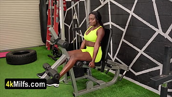 Black goddess naomi fox gets her quickie fuck in the gym