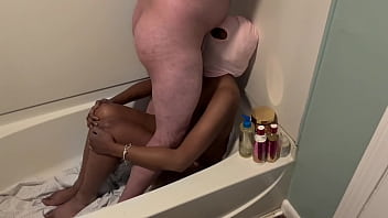 Puking in bathtub and a little bit of throatpissing cum on eye