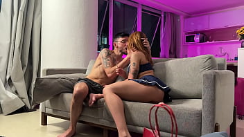 Começamos conversando sobre gravação e cabou que ela acende seu cigarro a nos beijamos muito até começar o sexo gostoso