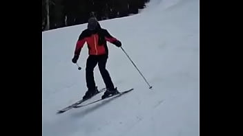 I’m having a blast skiing in mammoth i did 28 miles on day 1 time for day 2 ️catch me if you can