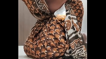 Housewife in saree blowjob