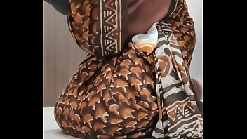 Housewife in saree blowjob