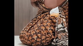 Housewife in saree blowjob