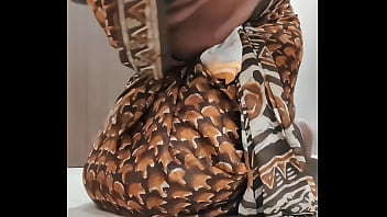 Housewife in saree blowjob