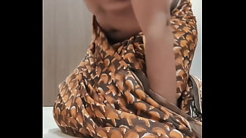 Housewife in saree blowjob