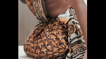 Housewife in saree blowjob