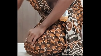 Housewife in saree blowjob