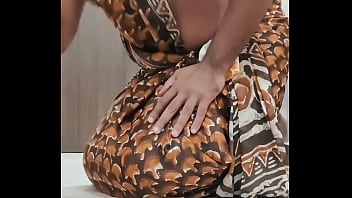 Housewife in saree blowjob