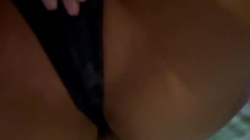 Se masturba riquismo despues de llegar de un latgo viaje rico