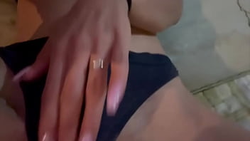 Se masturba riquismo despues de llegar de un latgo viaje rico