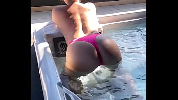 #retweet if you would join me in that jacuzzi free link in comments ⬇️ #booty #contentcreation #bi