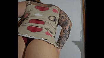 O gringo pediu pra mim gravar um vídeo dançando como se estivesse no puteiro