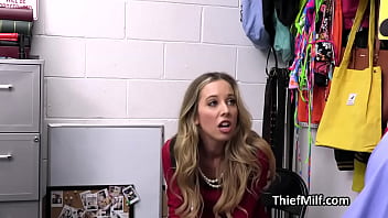 She wont take off her high heels even when the mall cop is fucking her