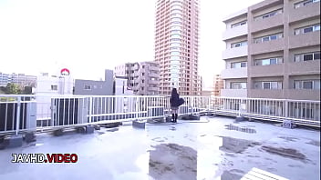 Yuu tsujii's intimate solo session with electrifying toy play