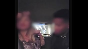 A sra moema e um bbc no estacionamento do mc e depois no carro enquanto o corno dirige