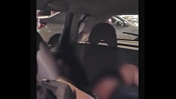 A sra moema e um bbc no estacionamento do mc e depois no carro enquanto o corno dirige