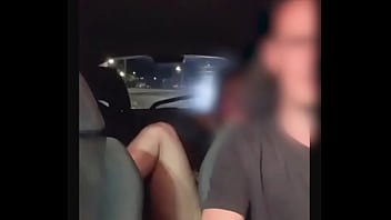 A sra moema e um bbc no estacionamento do mc e depois no carro enquanto o corno dirige