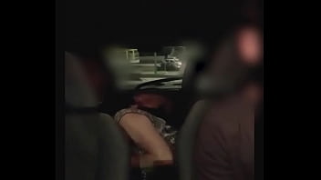 A sra moema e um bbc no estacionamento do mc e depois no carro enquanto o corno dirige