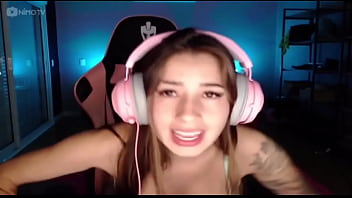 Julieta gostosa dançando muito peituda