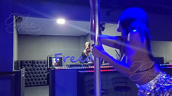 Final de balada de carnaval o dj ficou me olhando e eu não resisti fui dar pra ele na cabine Final de balada de carnaval o dj ficou me olhando e eu não resisti fui dar pra ele na cabine