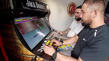 Dois jogadores uma máquina e muita adrenalina