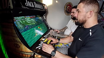 Dois jogadores uma máquina e muita adrenalina