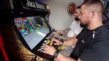 Dois jogadores uma máquina e muita adrenalina