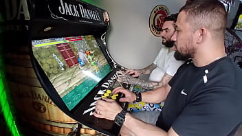 Dois jogadores uma máquina e muita adrenalina