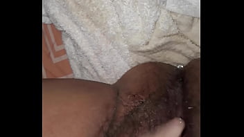 Dedeando rico mi vulva