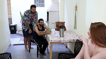 Barracos proibidos na vizinhança genro come inquilina o sogro pega no flagra