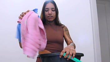 Barracos proibidos na vizinhança genro come inquilina o sogro pega no flagra