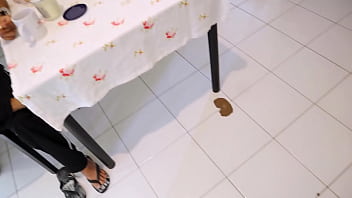 Barracos proibidos na vizinhança genro come inquilina o sogro pega no flagra