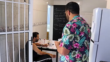 Barracos proibidos na vizinhança genro come inquilina o sogro pega no flagra