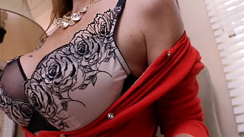 Hot julia ann takes that fat dildo insde her juicy plump pussy