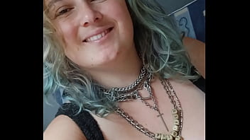 Je vais ouvrir un colis un peu spécial en live tu viens me voir