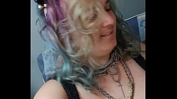 Je vais ouvrir un colis un peu spécial en live tu viens me voir