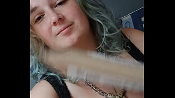 Je vais ouvrir un colis un peu spécial en live tu viens me voir