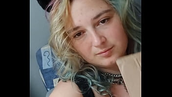 Je vais ouvrir un colis un peu spécial en live tu viens me voir