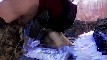 Traveler finds a slutty girl in the wild