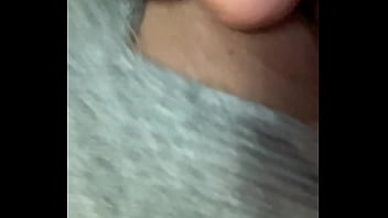 Pov desde abro las piernas y mi pantalón está roto en la vagina me masturbo mojada