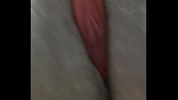 Pov desde abro las piernas y mi pantalón está roto en la vagina me masturbo mojada