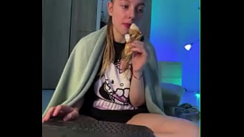 Masturbate Big Cock With Hot Blonde thumbnail