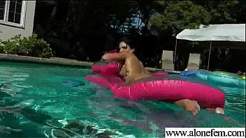 Solo girl get to orgams with all kind of sex toys video 05