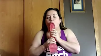 Sexy bbw exercise ball blowjob