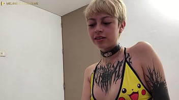 La puta de mi hermanastra llega cachonda de fiesta y quiere que la folle babe blonde