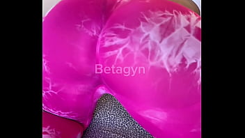 A patroa saiu e a empregada aproveitou o macho dela