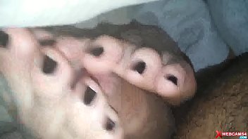 Couple footjob cuming in the webcam Couple footjob cuming in the webcam