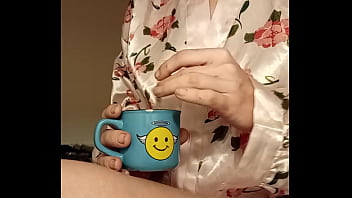 Bonjour mes coquins je vous offre le café